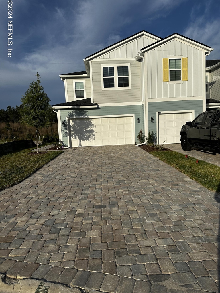 545 Brandon Lakes Drive - Photo 0