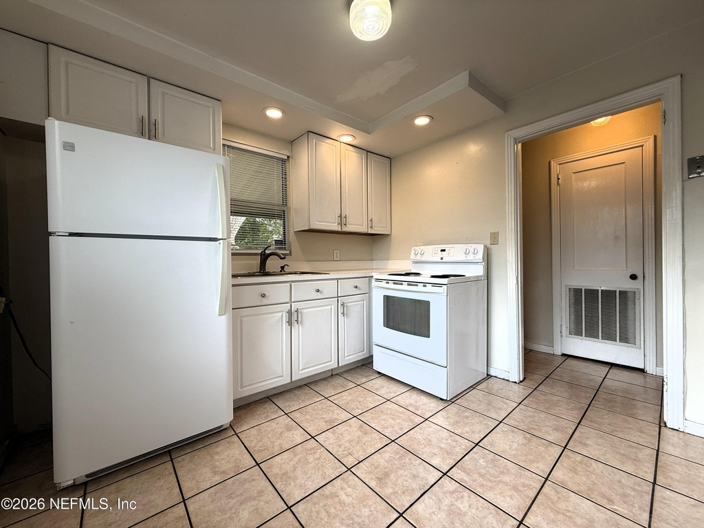 1338 Wolfe Street - Photo 3