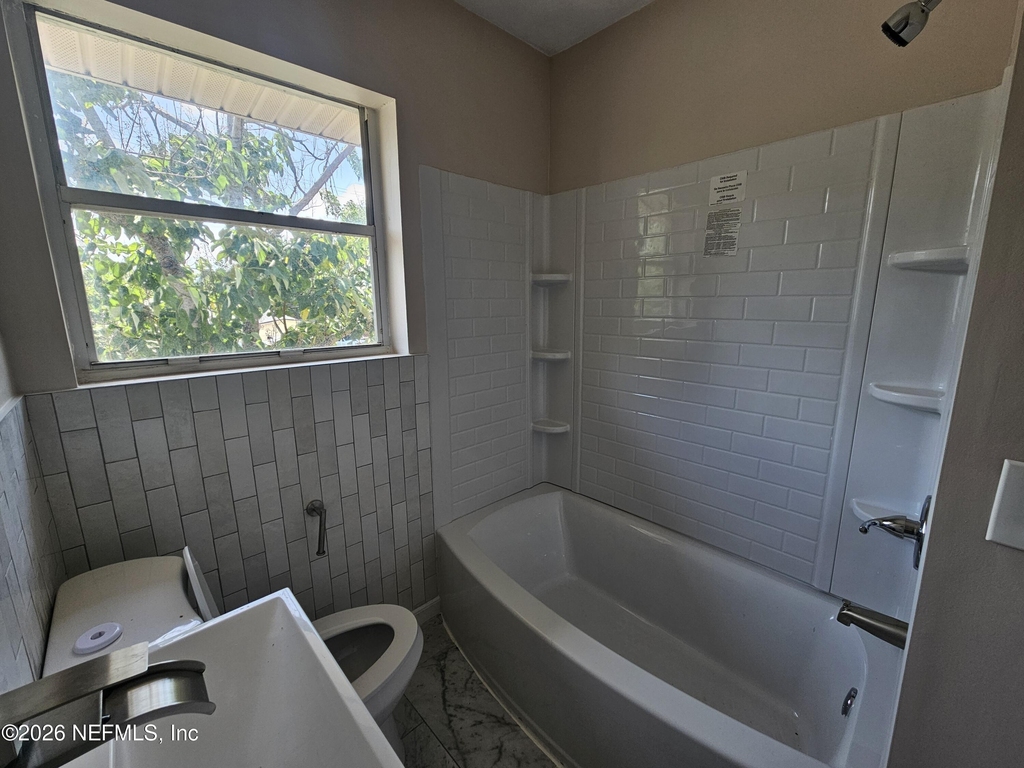 3005 Walton Street - Photo 9