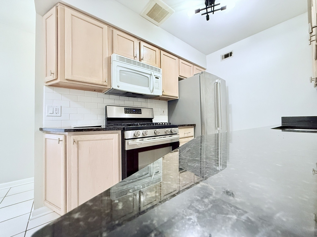 1525 N Windsor Drive - Photo 3