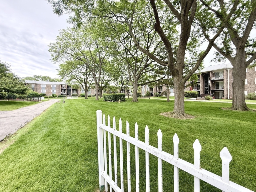 1525 N Windsor Drive - Photo 12
