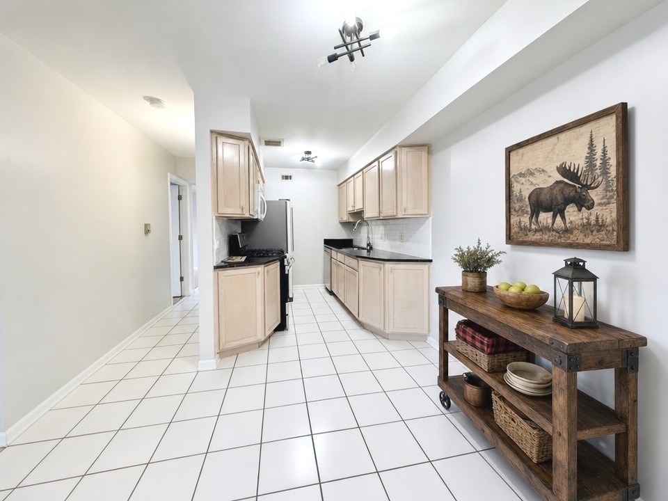 1525 N Windsor Drive - Photo 2