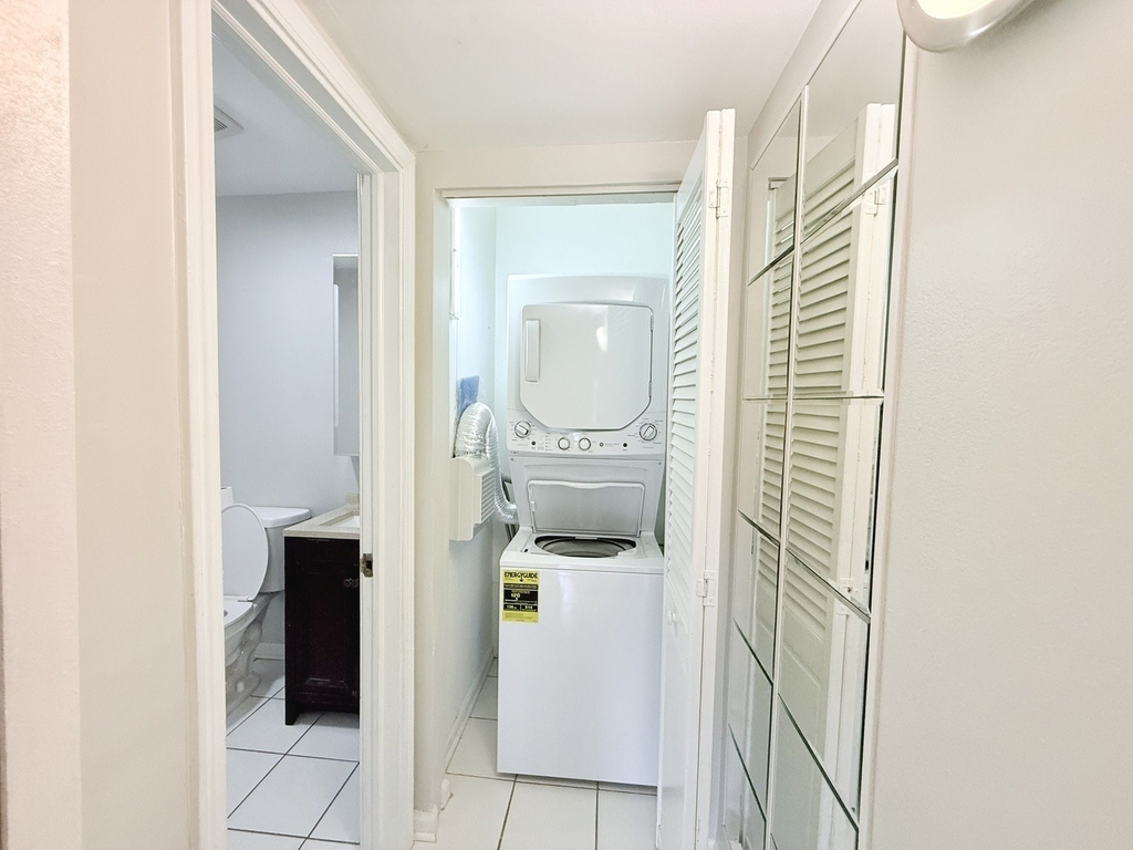 1525 N Windsor Drive - Photo 9
