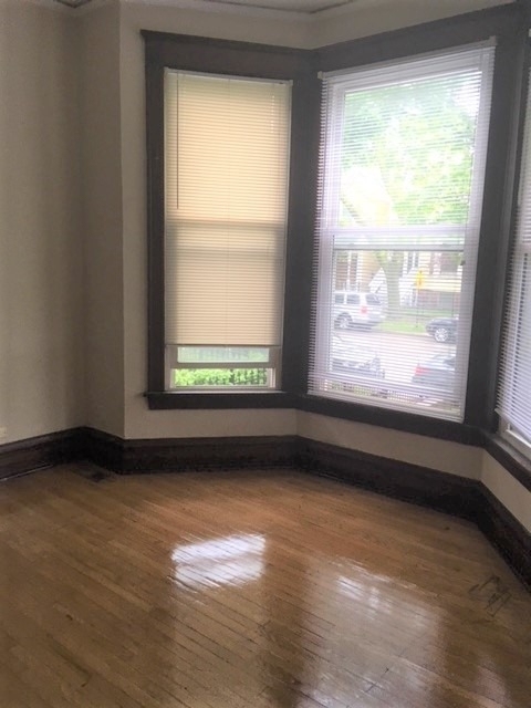 1116 W Wellington Avenue - Photo 2