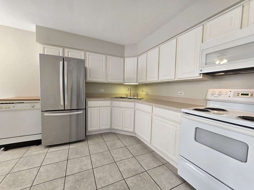 837 Lathrop Avenue - Photo 4