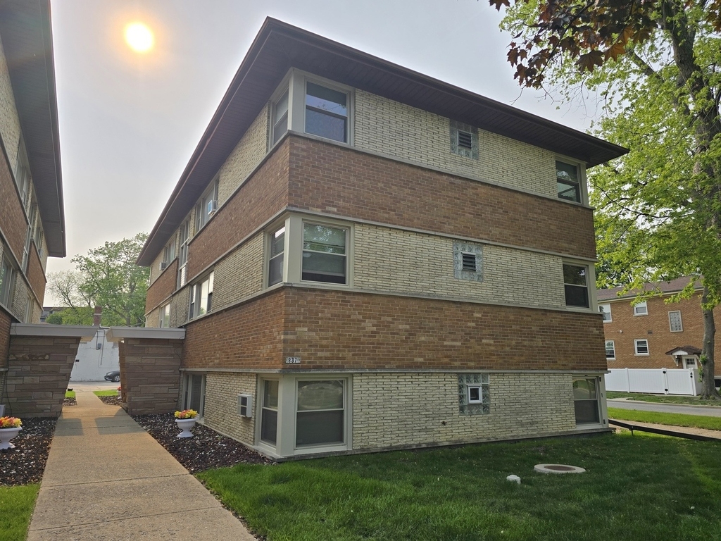 837 Lathrop Avenue - Photo 0