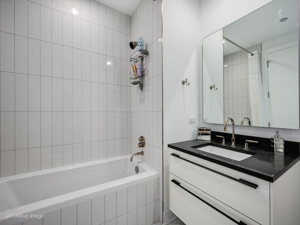 403 N Wabash Avenue - Photo 18