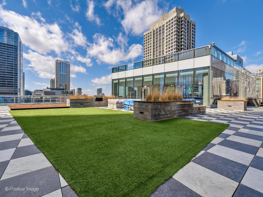 403 N Wabash Avenue - Photo 32