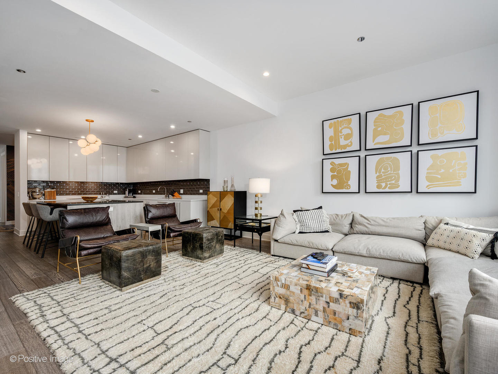 403 N Wabash Avenue - Photo 3