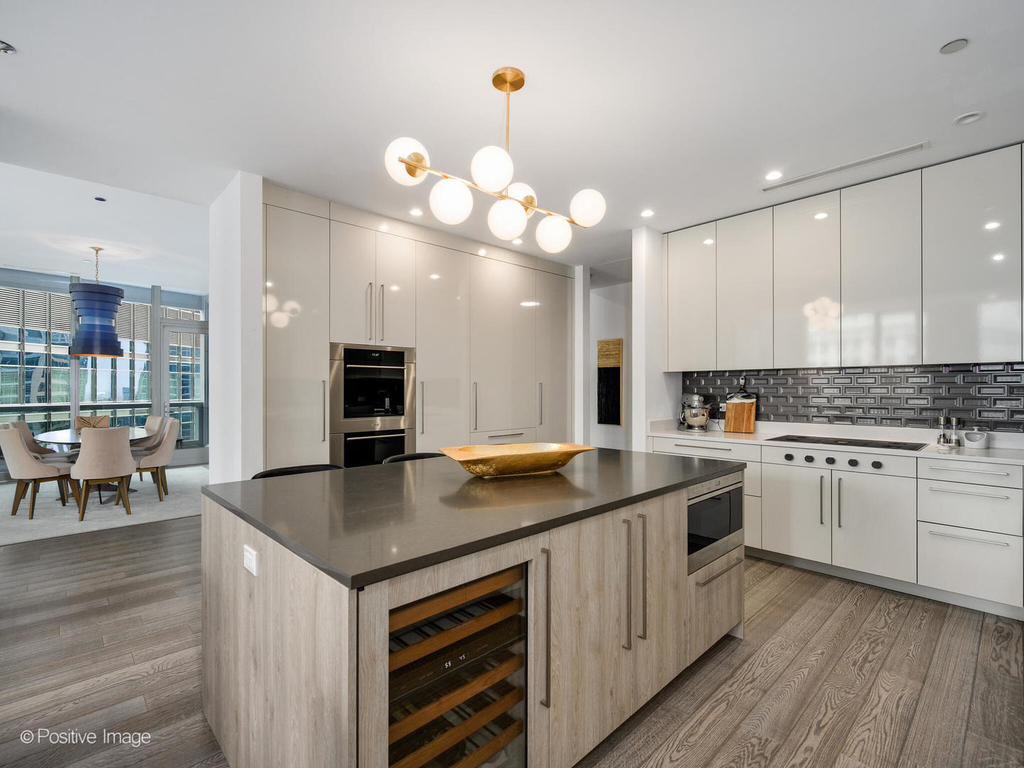 403 N Wabash Avenue - Photo 5
