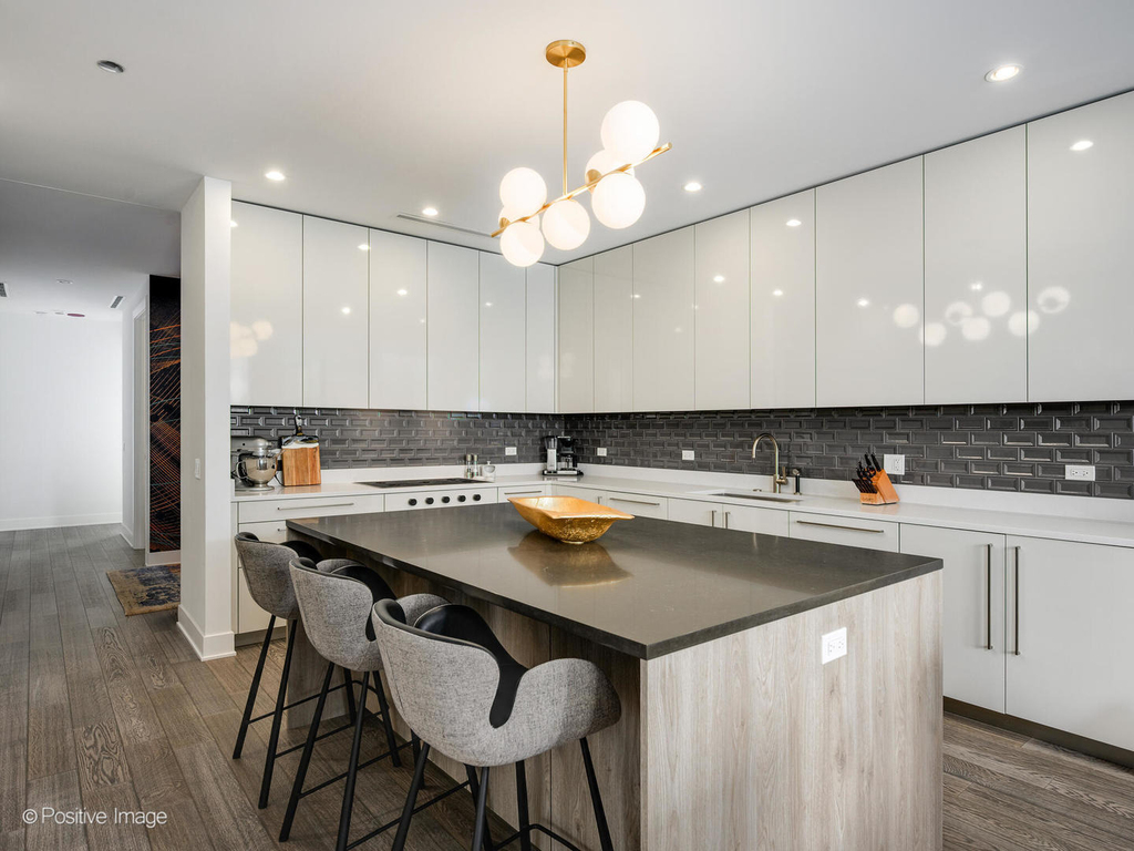 403 N Wabash Avenue - Photo 4