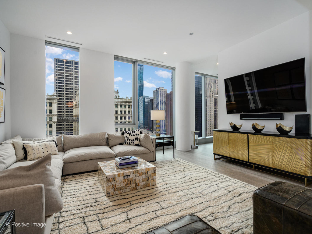 403 N Wabash Avenue - Photo 2