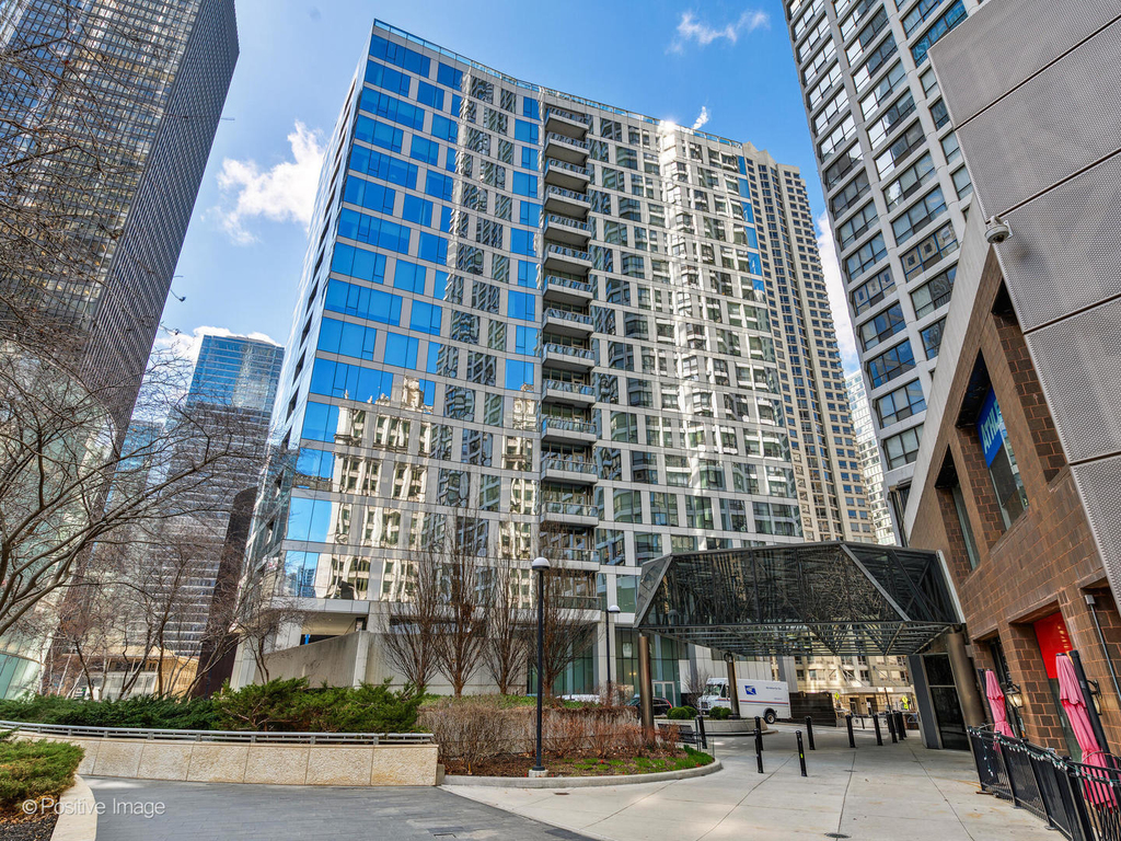 403 N Wabash Avenue - Photo 0