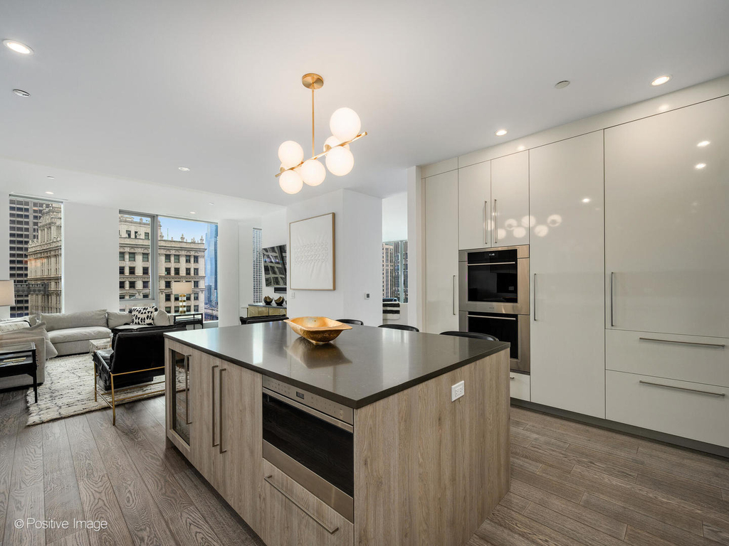 403 N Wabash Avenue - Photo 7