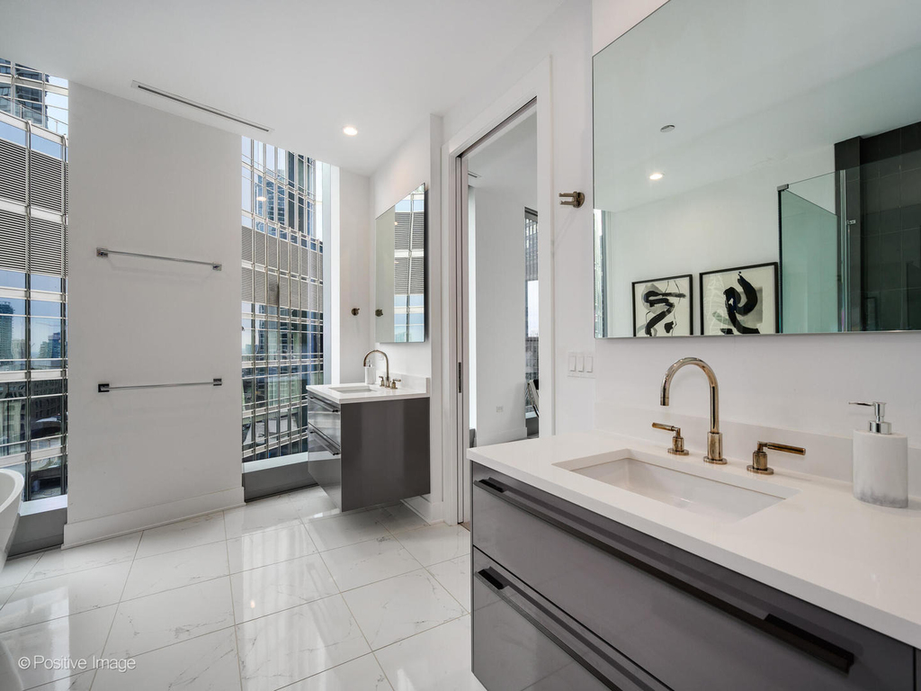 403 N Wabash Avenue - Photo 24