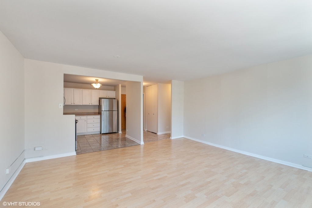 211 E Ohio Street - Photo 3