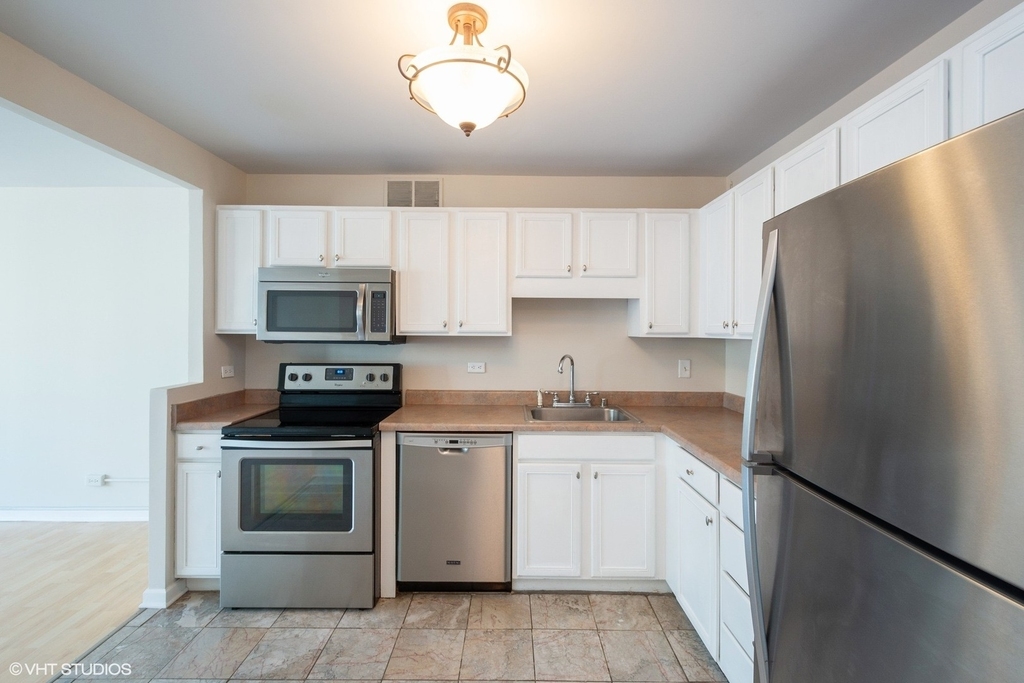 211 E Ohio Street - Photo 4