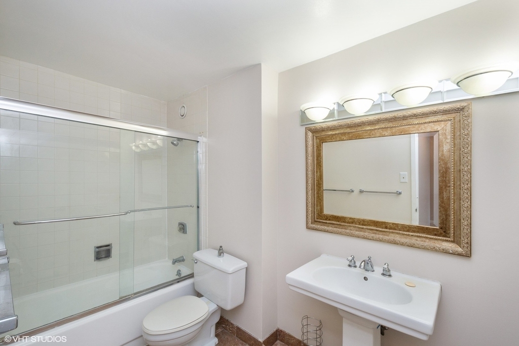 211 E Ohio Street - Photo 9