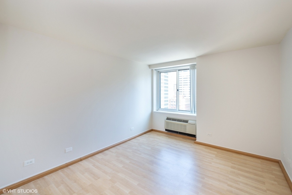211 E Ohio Street - Photo 7