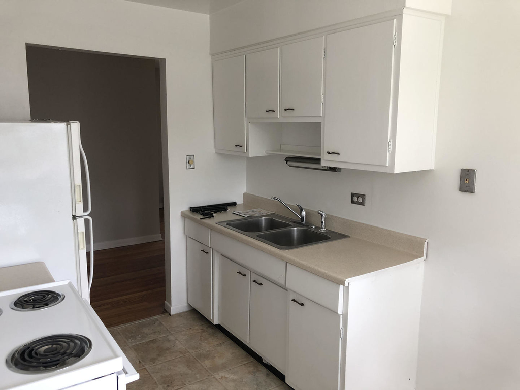 1116 Greenleaf Avenue - Photo 10