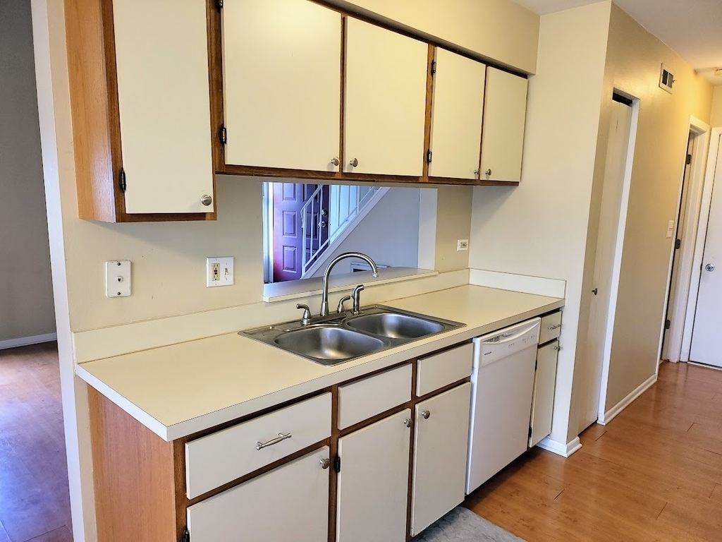 216 Ivy Court - Photo 6