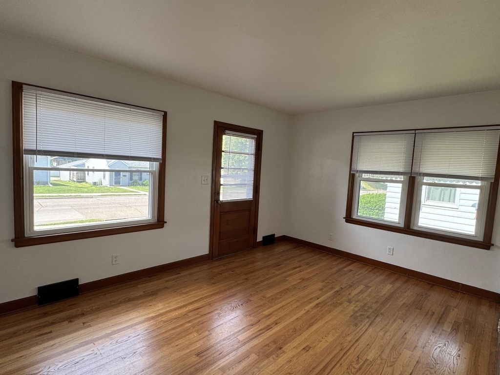 1508 W 36th Street - Photo 2
