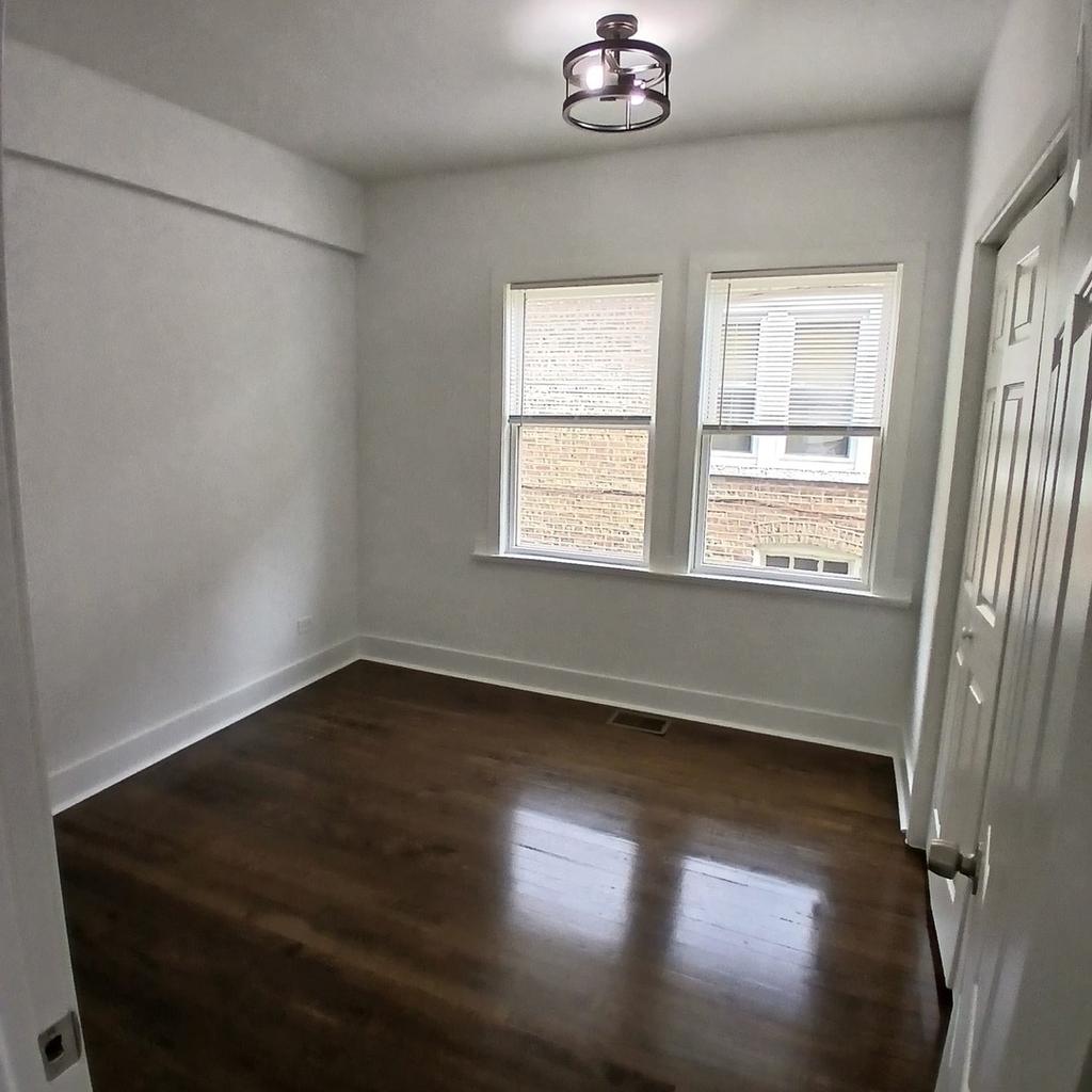 2615 N Newcastle Avenue - Photo 9