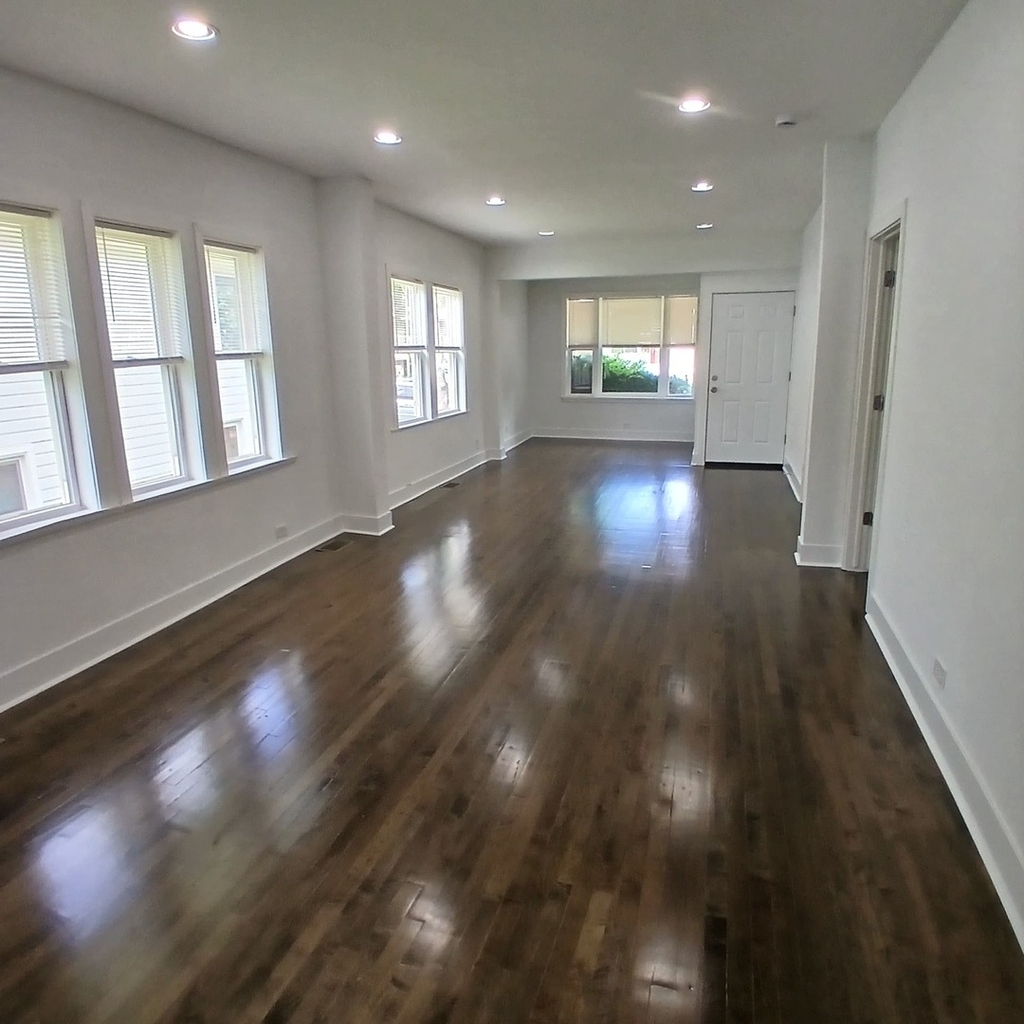 2615 N Newcastle Avenue - Photo 1