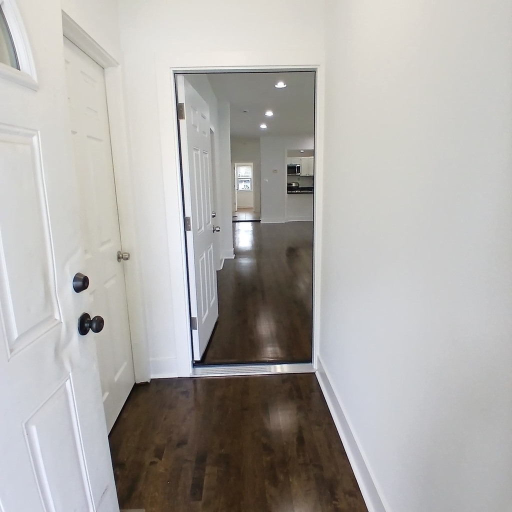 2615 N Newcastle Avenue - Photo 8