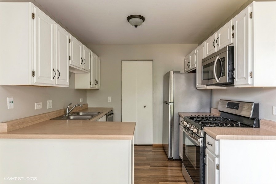 302 Newport Lane - Photo 3