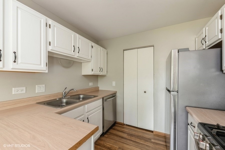 302 Newport Lane - Photo 4