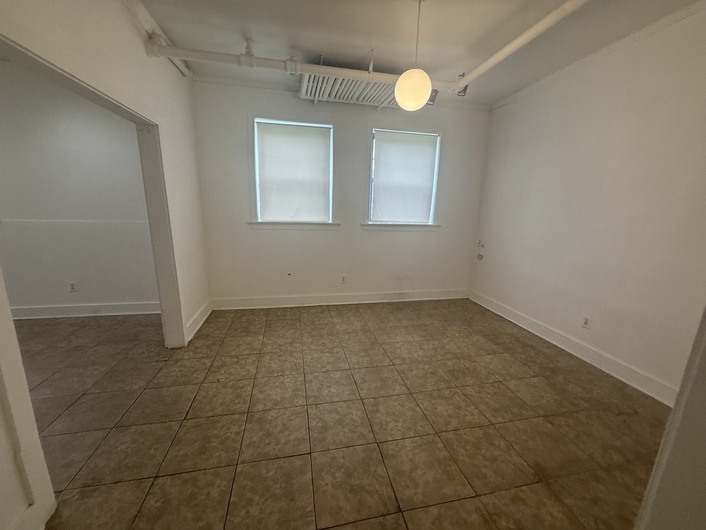 3258 Maple Avenue - Photo 4