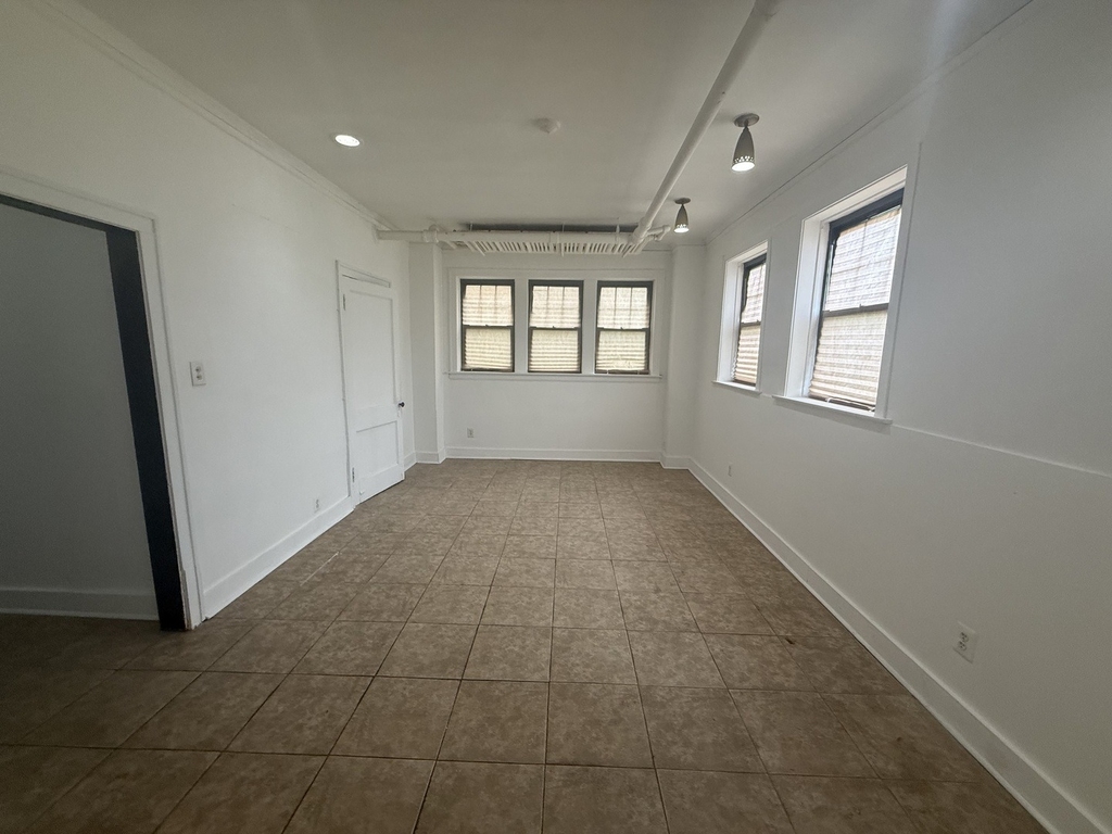 3258 Maple Avenue - Photo 2