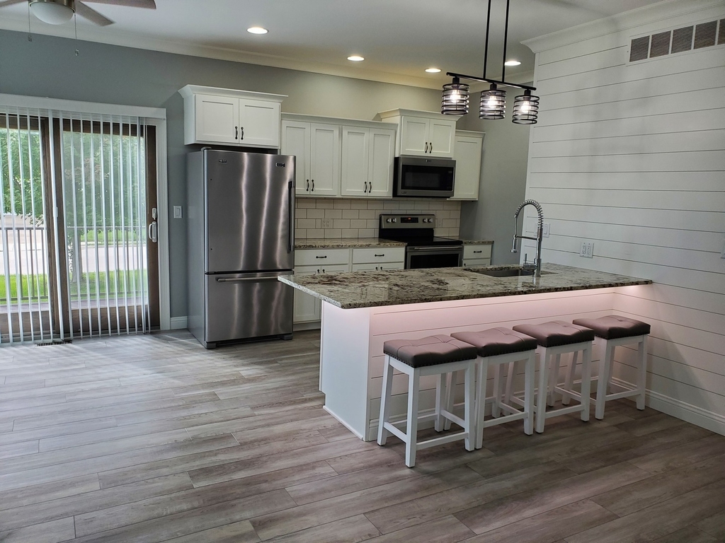 701 Cross Street - Photo 2