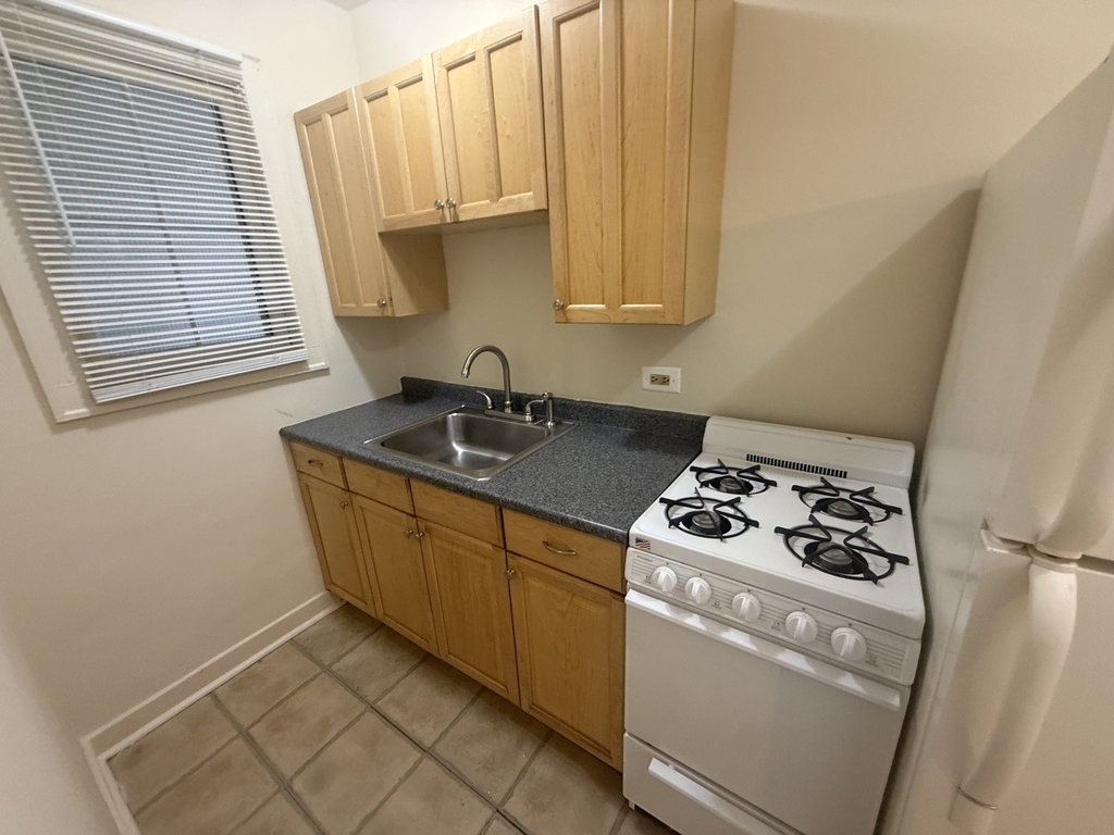 18 E Northwest Highway - Photo 6