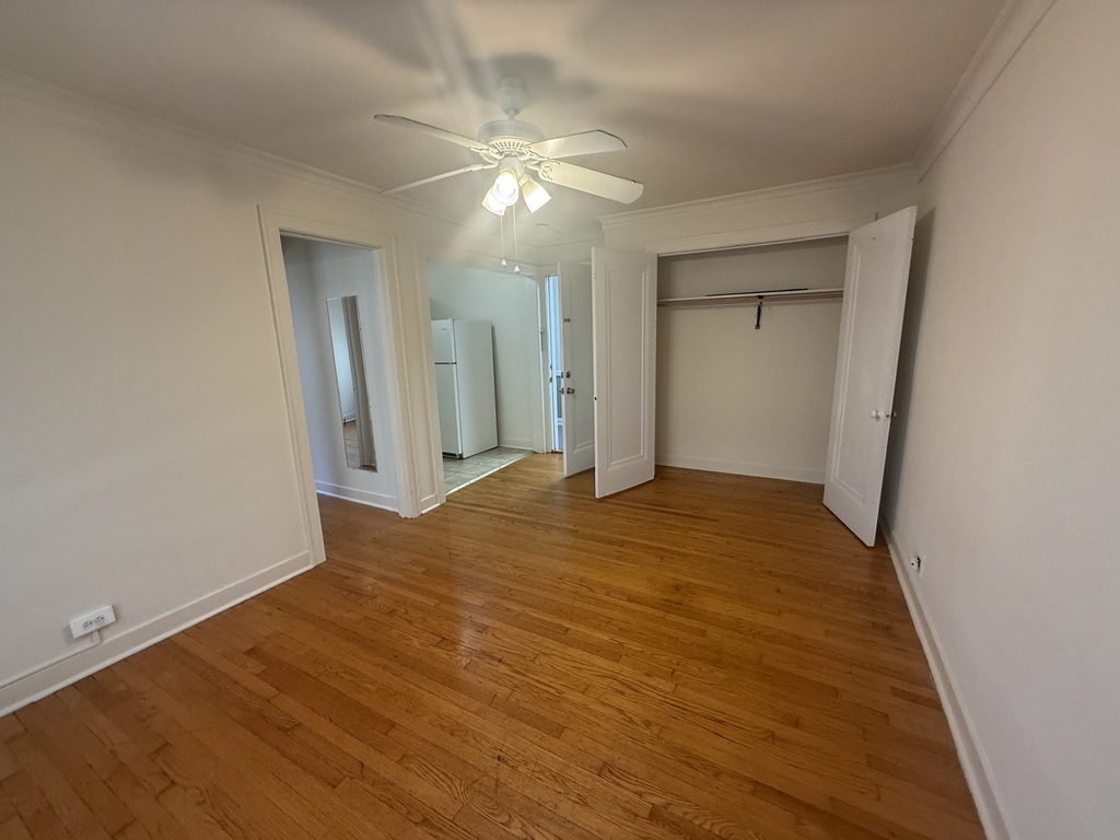 18 E Northwest Highway - Photo 3