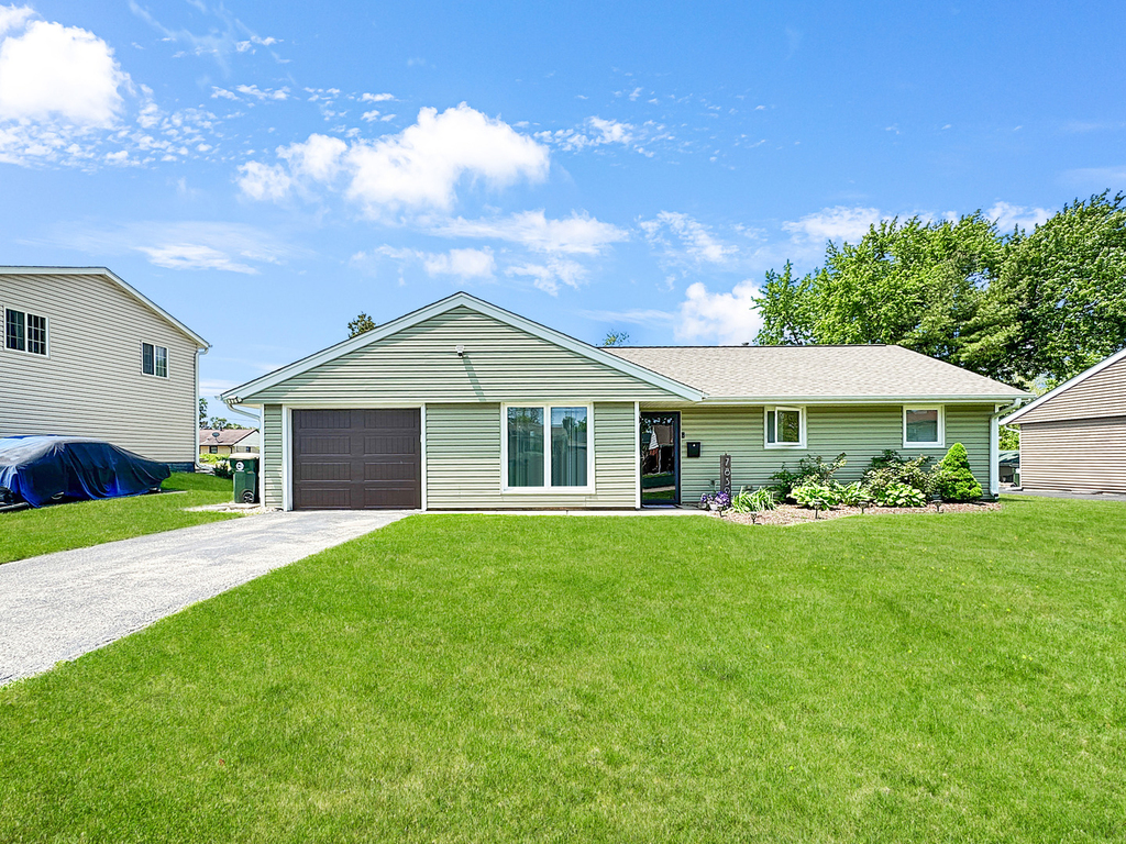 7830 Sprucewood Avenue - Photo 0
