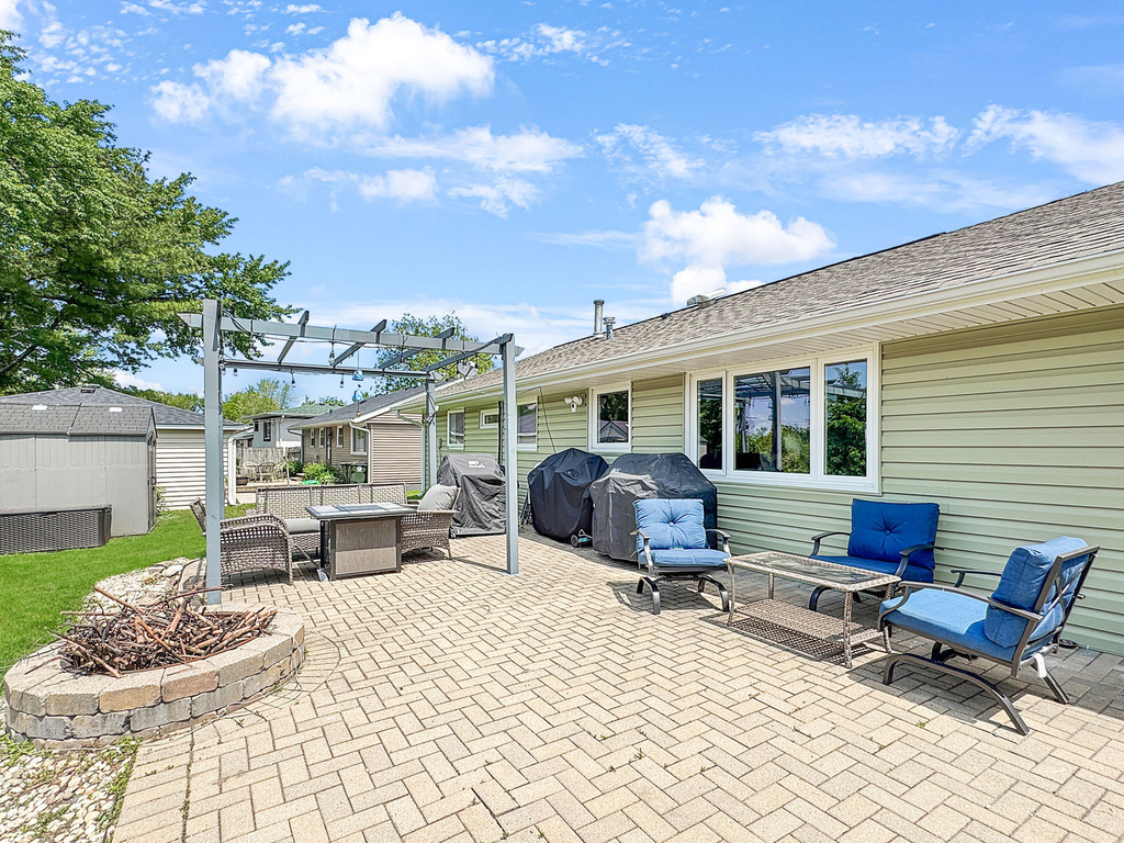 7830 Sprucewood Avenue - Photo 10