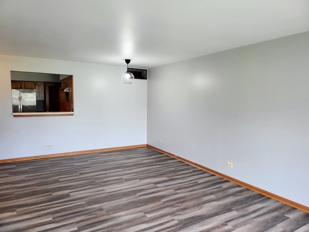 600 W Streamwood Boulevard - Photo 4