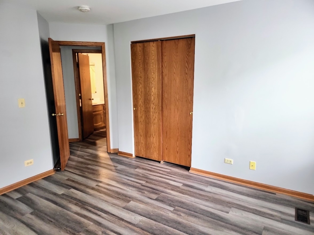 600 W Streamwood Boulevard - Photo 13