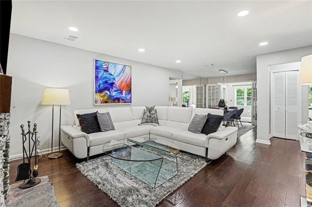 7 Saint Claire Lane Ne - Photo 1