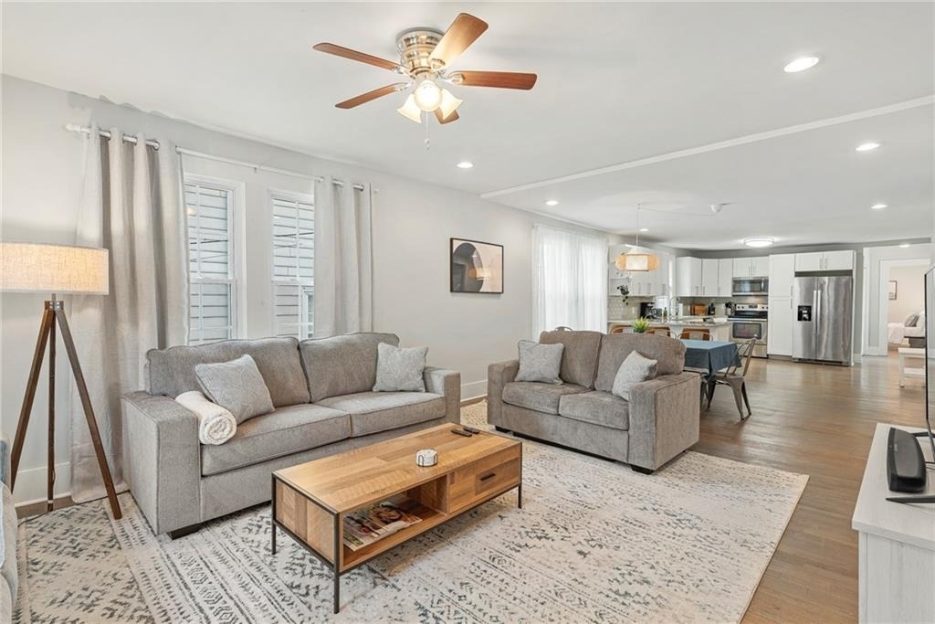 1026 Deckner Avenue Sw - Photo 2