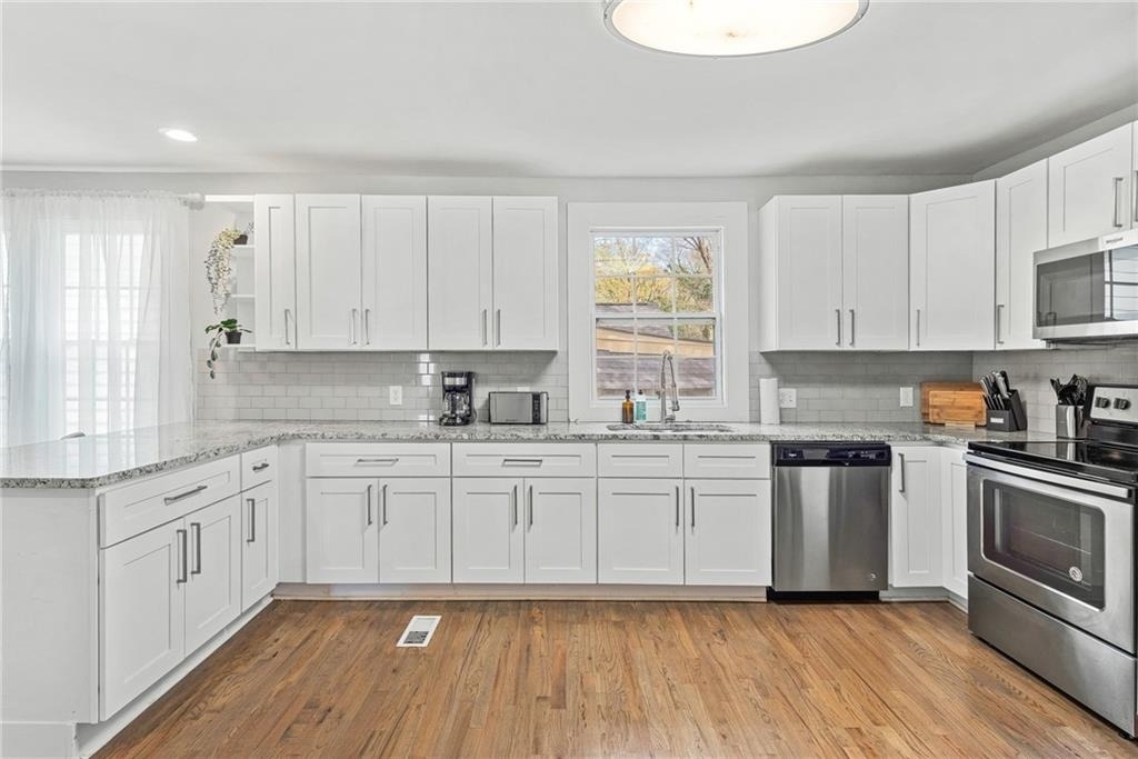 1026 Deckner Avenue Sw - Photo 4