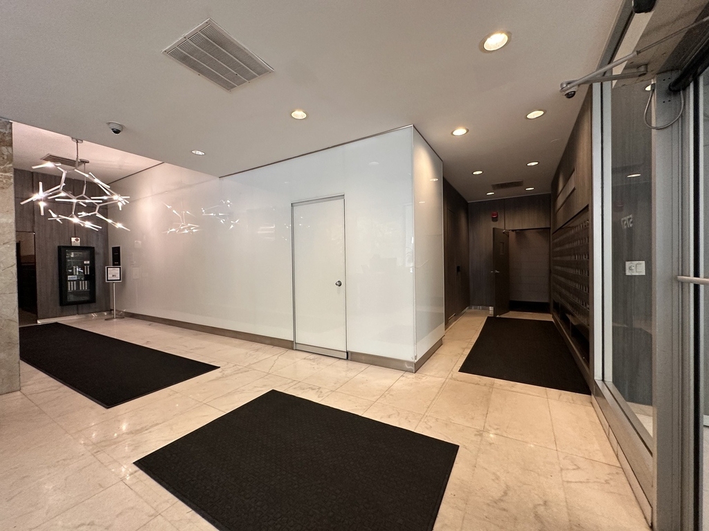 5757 N Sheridan Avenue - Photo 2