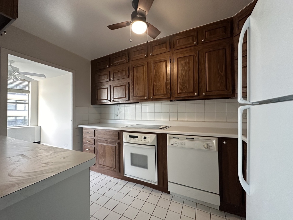 5757 N Sheridan Avenue - Photo 11