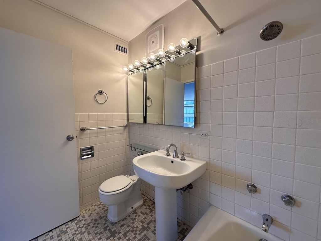 5757 N Sheridan Avenue - Photo 14