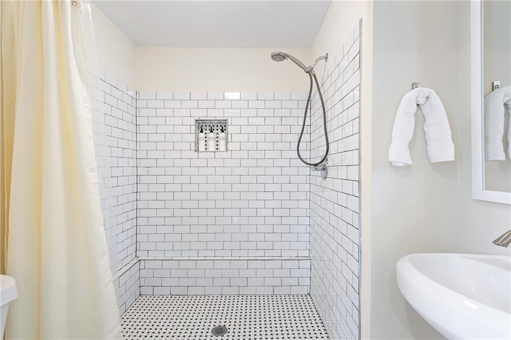 1026 Deckner Avenue Sw - Photo 5