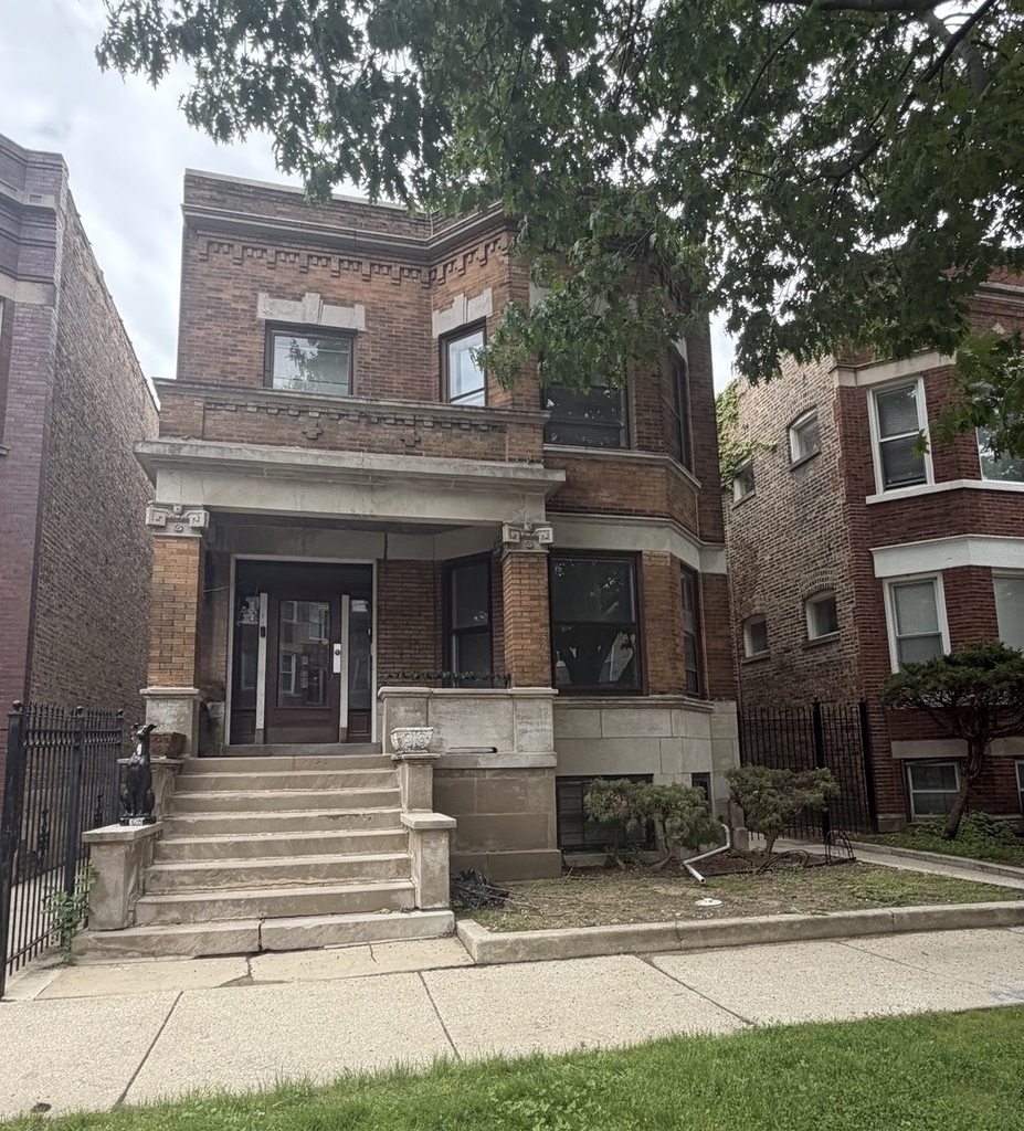 6125 S Champlain Avenue - Photo 0