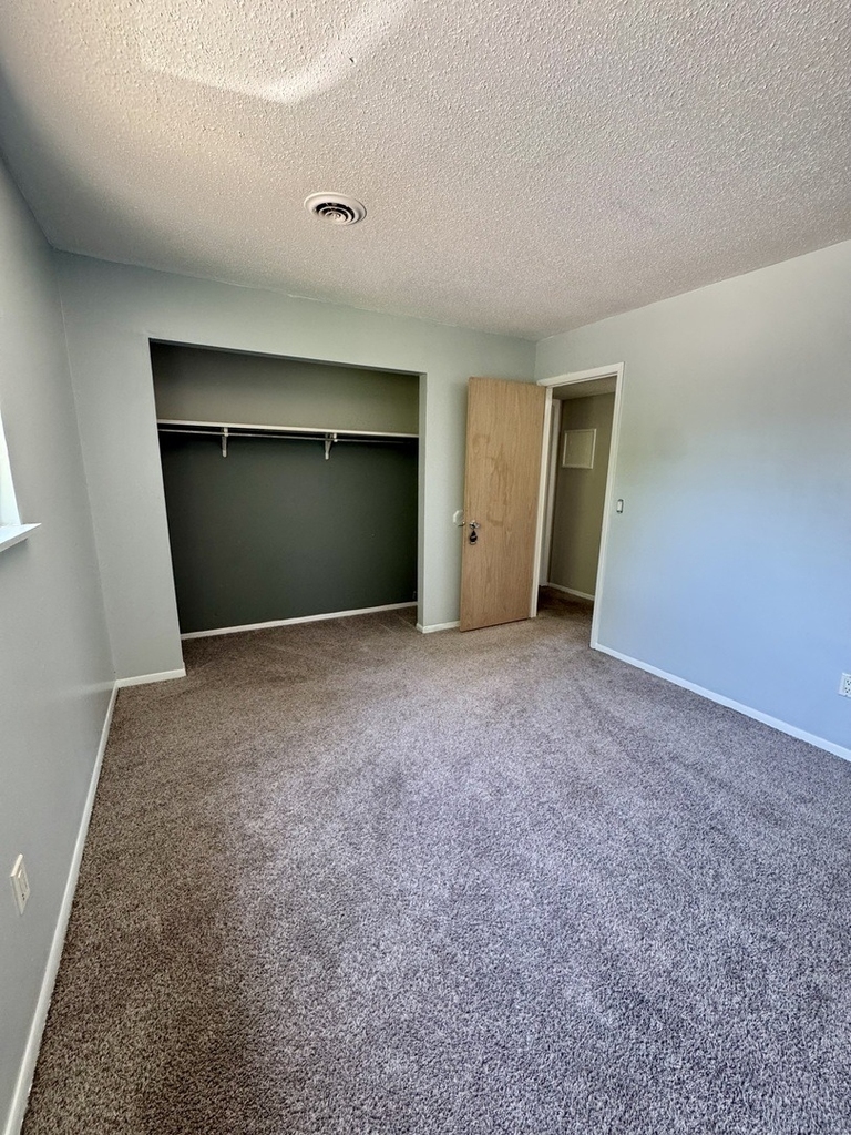 2827 N Elsie Avenue - Photo 5