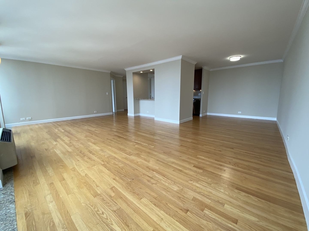 111 E Chestnut Street - Photo 1